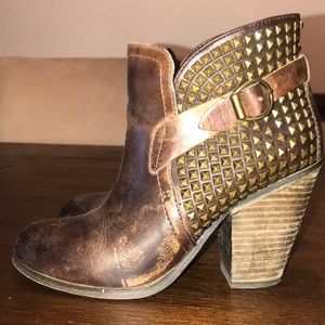 Steve Madden Alani Leather Studded Ankle boots